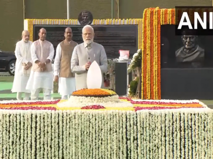 Former PM Atal Bihari Vajpayee 5th death anniversary PM Modi President Vice President paid tribute | पूर्व पीएम अटल बिहारी वाजपेयी की 5वीं पुण्यतिथिः प्रधानमंत्री मोदी, राष्ट्रपति, उपराष्ट्रपति ने ‘सदैव अटैल’ जाकर अर्पित की श्रद्धांजलि
