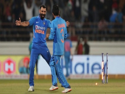 T20 World Cup Virender Sehwag Mohammad Shami Online attack shocking We Stand by Him | T20 World Cup: वीरेंद्र सहवाग ने तेज गेंदबाज मोहम्मद शमी का समर्थन किया, कहा-आपके साथ हूं, अगले मैच में दिखा दो जलवा