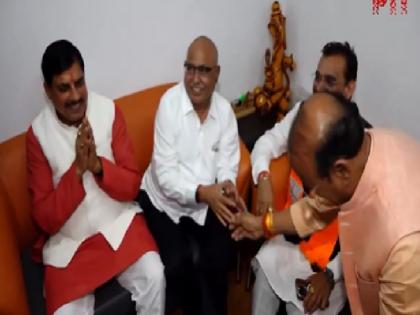 CM Mohan Yadav and Hemant Khandelwal will become an ideal example of coordination between power and organization in Madhya Pradesh | सत्ता-संगठन के तालमेल बिठाने के लिए BJP का 'मास्टर प्लान', CM मोहन यादव और विधायक हेमंत खंडेलवाल की जुगलबंदी करेगी कमाल CM Mohan Yadav and Hemant Khandelwal will become an ideal example of coordination between power and organization in Madhya Pradesh | सत्ता-संगठन के तालमेल बिठाने के लिए BJP का 'मास्टर प्लान', CM मोहन यादव और विधायक हेमंत खंडेलवाल की जुगलबंदी करेगी कमाल