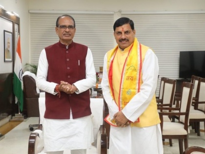 BJP New CM Face Madhya Pradesh CM-designate Mohan Yadav Father-in-law Brahmdeen Yadav says It feels great I pray for him to be healthy see video | BJP New CM Face: यूपी के सुल्तानपुर में जश्न, मप्र के मनोनीत मुख्यमंत्री मोहन यादव के ससुराल वालों ने मिठाइयाँ बांटीं, जानें ससुर ने क्या कहा, देखें वीडियो