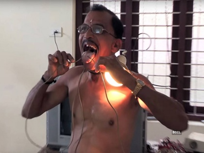 Rajmohan Nair, He is known as ‘Electricity Mohan’ for his ability of withstanding large amount of electricity passing through his body | OMG !! इस शख्स के शरीर से गुजरता है 2000 वॉट करंट, मगर नहीं होता बाल भी बांका