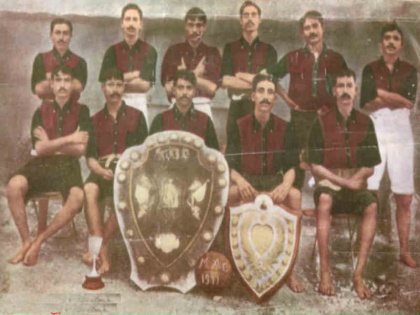 Mohun bagan beat a british football team on 29th July 1911 in IFA Shield final | नंगे पैर खेलते हुए भारतीय फुटबॉलरों ने अंग्रेजों को चटा दी थी धूल, कलकत्ता छोड़ दिल्ली भाग थे अंग्रेज!