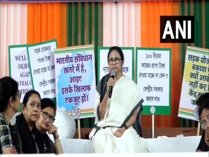Lok Sabha polls 2024 Mamata Banerjee taunts INDIA bloc ally Congress, doubts if it will win ‘even 40 seats’ | लोकसभा चुनाव: ममता बनर्जी ने कांग्रेस पर कसा तंज, बोलीं- संदेह कि वह '40 सीटें भी' जीत पाएगी