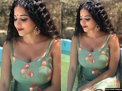 भोजपुरी सेंसेशन मोनालिसा की काम के बीच एन्जॉय करते हुए बोल्ड तस्वीरें सोशल मीडिया में वायरल