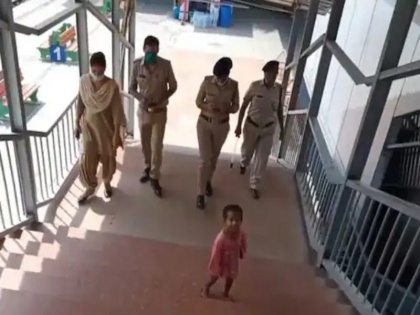 moradabad News a three year old takes police to help his pregnant mother and save her life become hero on social media up news | मुरादाबाद: तीन साल के बच्चे ने बचाई अपनी गर्भवती मां और छोटे भाई की जान, ऐसे मांगी पुलिस से मदद