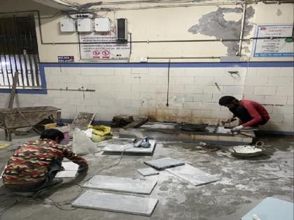 Morbi hospital painted before PM Narendra Modi visit, photos viral, Congress and AAP slams BJP | मोरबी हादसा: पीएम नरेंद्र मोदी के दौरे से पहले अस्पताल की रंगाई-पुताई, AAP ने साधा निशाना, कांग्रेस बोली- त्रासदी का इवेंट Morbi hospital painted before PM Narendra Modi visit, photos viral, Congress and AAP slams BJP | मोरबी हादसा: पीएम नरेंद्र मोदी के दौरे से पहले अस्पताल की रंगाई-पुताई, AAP ने साधा निशाना, कांग्रेस बोली- त्रासदी का इवेंट