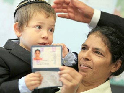 26-11 Mumbai Terror Attack 10th Anniversary: Moshe Holtzberg, The Israeli boy who survived 2008 Mumbai attack | माँ-पिता के गोलियों से छलनी शव के पास बैठा मिला था दो साल का बच्चा, भारतीय धाय माँ ने बचाई थी जान