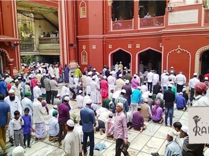 Coronavirus Lockdown: FIR on 150 people going to mosque to offer prayers 8 arrested in Ayodhya | Coronavirus Lockdown: मस्जिद जाकर नमाज पढ़ने वाले 150 लोगों पर FIR, अयोध्या में 8 गिरफ्तार