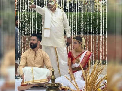 Mouni Roy Marries Suraj Nambiar In South Indian Ceremony | Mouni Roy Wedding: मौनी रॉय ने सूरज नांबियार संग लिए सात फेरे, बेहद खूबसूरत है एक्ट्रेस की वेडिंग ड्रेस