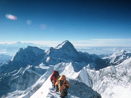 Chinese climbers set out to conquer Mount Everest amid Coronavirus epidemic | Coronavirus: कोरोना वायरस महामारी के बीच चीनी पर्वतारोही माउंट एवरेस्ट फतह करने निकले