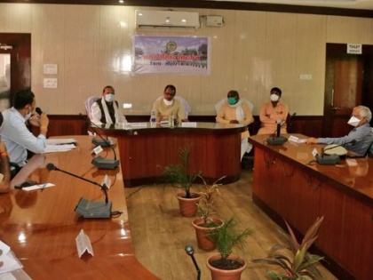 Madhya Pradesh bhopal Congress attack Chief Minister Shivraj Singh Chauhan's PMO seeks report on distribution of animal-eatable rice ration | मध्य प्रदेशः जानवरों के खाने लायक चावल राशन में बांटने पर पीएमओ ने मांगी रिपोर्ट, एक निलंबित और दो की सेवाएं समाप्त