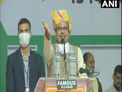 bhopal cm shiv raj singh chouhan playing 20-20 match results said to minister nigam mandal work | मध्य प्रदेशः मंत्रियों से बोले सीएम शिवराज- अब हमें ट्वेंटी-20 खेलना है, माफियाओं को उखाड़ फेंको... bhopal cm shiv raj singh chouhan playing 20-20 match results said to minister nigam mandal work | मध्य प्रदेशः मंत्रियों से बोले सीएम शिवराज- अब हमें ट्वेंटी-20 खेलना है, माफियाओं को उखाड़ फेंको...