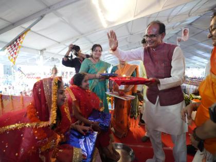 mp indore Ladli Behna Yojana: CM Shivraj Singh Chauhan gave gift to 1-25 crore dear sisters second installment of Rs 1000-1000 released in account watch video | Ladli Behna Yojana: सीएम चौहान ने दी सौगात, 1.25 करोड़ लाड़ली बहनों को तोहफा, खाते में 1000-1000 रुपये की दूसरी किस्त जारी, देखें वीडियो mp indore Ladli Behna Yojana: CM Shivraj Singh Chauhan gave gift to 1-25 crore dear sisters second installment of Rs 1000-1000 released in account watch video | Ladli Behna Yojana: सीएम चौहान ने दी सौगात, 1.25 करोड़ लाड़ली बहनों को तोहफा, खाते में 1000-1000 रुपये की दूसरी किस्त जारी, देखें वीडियो