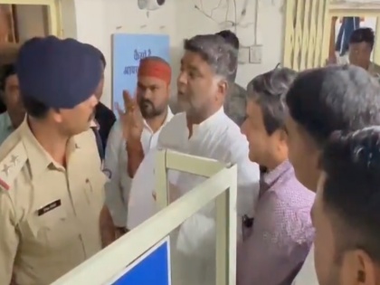 mp Congress leader arrived police station to file a case against PM Modi video viral | वीडियोः राहुल गांधी की सदस्यता रद्द होने के बाद पीएम मोदी के खिलाफ केस दर्ज कराने थाने पहुंचे कांग्रेस नेता; पुलिस ने कहा- नहीं करेंगे, हुआ हंगामा