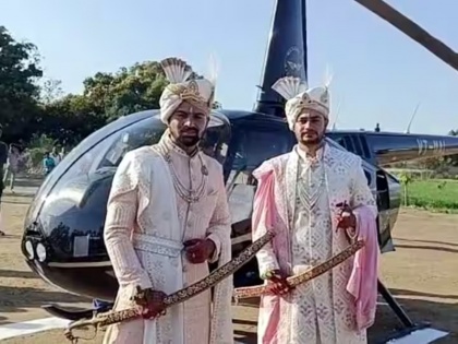 MP two cousins arrived in a helicopter to get married for late grandfather's wish fulfilled | मध्य प्रदेशः हेलीकॉप्टर में सवार होकर शादी करने पहुंचे दो चचेरे भाई, दिवंगत दादा की पूरी की अनोखी इच्छा, इतना हुआ खर्च