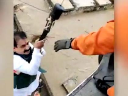 Datia Heavy floods home minister narottam mishra airlifted went to help himself watch video | दतिया में भीषण बाढ़ः नौ लोगों की मदद करने पहुंचे मंत्री नरोत्तम मिश्रा खुद फंसे, किया गया एयरलिफ्ट, देखें वीडियो