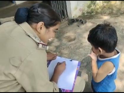 Madhya Pradesh 3-year-old child reached police post complaining about putting his mother in jail | वीडियोः एमपी में अपनी मॉं को जेल में डालने की शिकायत लेकर पुलिस चौकी पहुंचा 3 वर्षीय बच्चा, जानिए फिर क्या हुआ