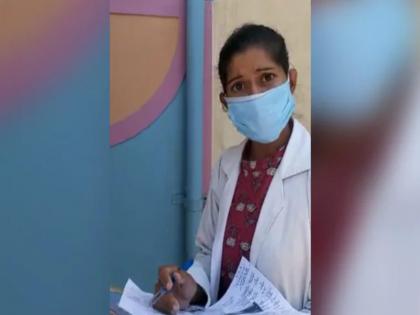 Madhya pradesh health worker faces probe for alleded religious conversion | मध्य प्रदेश : महिला हेल्थ वर्कर पर कोविड ड्यूटी के दौरान ईसाई धर्म का प्रचार करने का आरोप, वीडियो वायरल