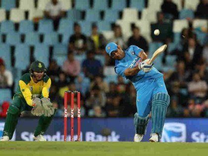 India vs South Africa: MS Dhoni lashes out at Manish Pandey during 2nd t20, watch video | INDvSA: दूसरे टी20 में मनीष पाण्डेय पर भड़क उठे कूल धोनी, गाली देने का वीडियो हुआ वायरल!