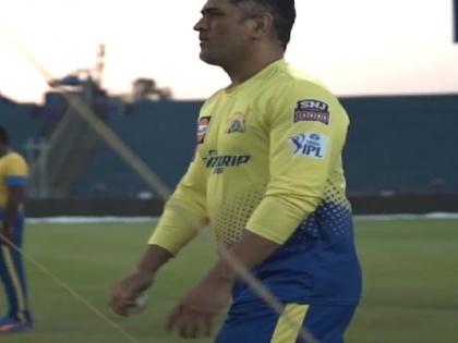 IPL 2022 CSK vs GT: MS Dhoni turns leg spinner in nets ahead of sunday match, watch video | CSK Vs GT: धोनी बन गए लेग स्पिन गेंदबाज! आज के मैच से पहले नेट्स में बॉलिंग करते आए नजर, देखें वीडियो