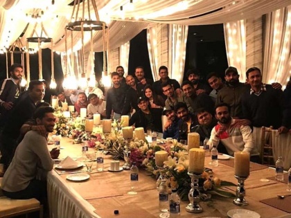 MS Dhoni host dinner for team india at his ranchi farmhouse, see video and pics | धोनी ने रांची में खास अंदाज में की टीम इंडिया की मेजबानी, अपने फार्महाउस में दी डिनर की 'दावत', देखें तस्वीरें