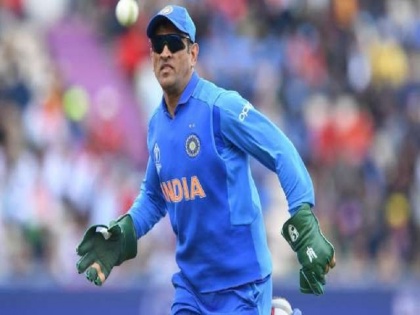 ICC World Cup 2019: ICC request BCCI to ask MS Dhoni to remove Army insignia from gloves | आईसीसी ने धोनी को ग्लव्स से 'बलिदान बैज' हटाने को कहा, जानें क्या है इसके पीछे कारण