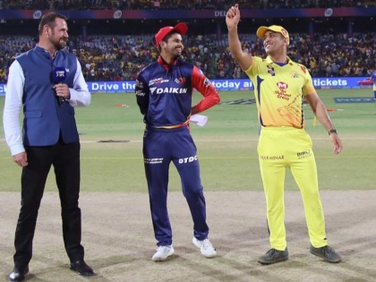 IPL 2018: MS Dhoni bursts into laughter during toss vs Delhi Daredevils | IPL 2018: दिल्ली के खिलाफ टॉस के समय ठहाका लगाकर हंस पड़े धोनी, ये है वजह
