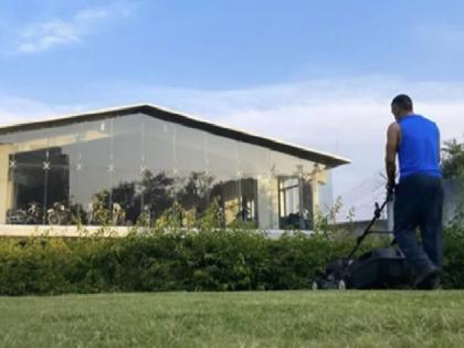 MS Dhoni seen mowing his lawn in his farmhouse in Ranchi Amidst Coronavirus Lockdown | धोनी लॉकडाउन के बीच रांची स्थित अपने फार्महाउस में खास अंदाज में आए नजर, सीएसके ने शेयर की तस्वीर