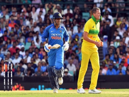 india second lowest 3 wicket fall in odi against australia at 1st odi sydney after 2004 | भारत ने सिडनी वनडे में 4 रन पर गंवा दिये 3 विकेट, 15 साल पुराने इस सबसे खराब रिकॉर्ड की हुई बराबरी