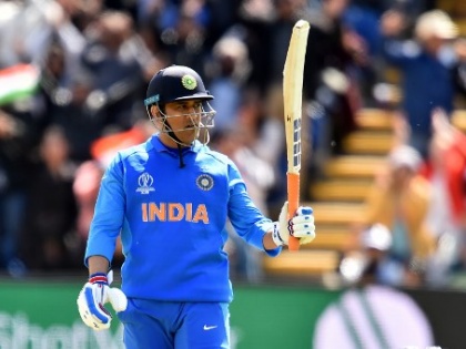 ICC World Cup 2019: MS Dhoni sets field for Bangladesh during warm-up, Video goes viral | IND vs BAN: धोनी ने बैटिंग करते हुए सजाई बांग्लादेश की 'फील्डिंग', वीडियो हुआ वायरल