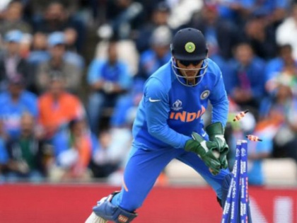 ICC World Cup 2019, India vs Sri Lanka, MS Dhoni shines in wicket keeping against Sri Lanka | IND vs SL: धोनी का श्रीलंका के खिलाफ विकेटों के पीछे कमाल, जोरदार प्रदर्शन से दिया आलोचकों को जवाब