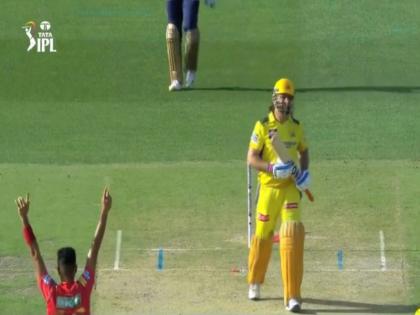 VIDEO: Harshal Patel did not celebrate MS Dhoni taking the wicket after uprooting the off stump on the first ball; fans were stunned | VIDEO: पहली गेंद पर ऑफ स्टंप उखाड़ने के बाद हर्षल पटेल ने नहीं मनाया एमएस धोनी के विकेट लेने का जश्न, दंग रह गए फैंस