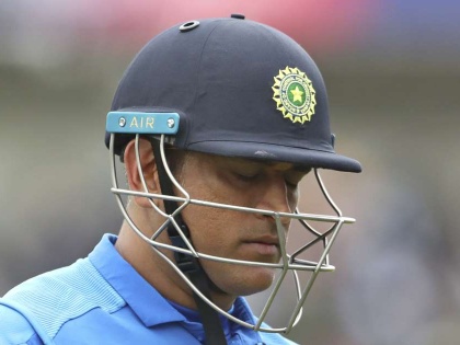 icc cricket world cup 2019 India vs New Zealand Kolkata man heart attack after MS Dhoni gets run out | सेमीफाइनल में एमएस धोनी के रन आउट होते ही फैंस की मौत, दुकान में देख रहा था लाइव मैच