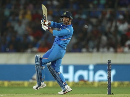 India vs Australia, 1st ODI: MS Dhoni Most sixes for India in ODI record | IND vs AUS, 1st ODI: धोनी ने रचा इतिहास, सर्वाधिक छक्के लगाने के मामले में बने नंबर-1 भारतीय