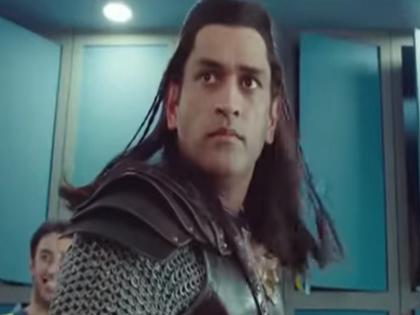 ms dhoni in long hair again in tv advertisement twitter reaction | धोनी फिर नजर आए लंबे बालों के साथ, ट्विटर पर लोगों ने ऐसे किया पुराने दिनों को याद