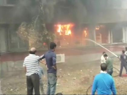 Gujarat: Former student Srilamanthula Chandramohan of Vadodara's Maharaja Sayajirao University torched a part of VC's office | पूर्व छात्र ने वीसी ऑफिस में लगा दी आग, कहा- 11 साल से यूनिवर्सिटी नहीं दे रही थी डिग्री, हो गया था हताश