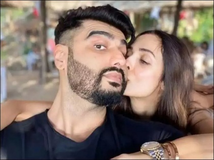arjun Kapoor share selfie for those who talked about the breakup rumours with malaika arora | मलाइका संग ब्रेकअप की बात कहनेवालों के लिए अर्जुन कपूर ने पोस्ट की सेल्फी, लिख दी ऐसी बात