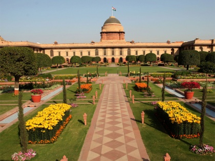 Mughal Garden at Rashtrapati Bhavan will be open to the public from tomorrow, online booking will have to be done first. | राष्ट्रपति भवन स्थित मुगल गार्डन कल से आम लोगों के लिए खुलेगा, पहले करानी होगी ऑनलाइन बुकिंग