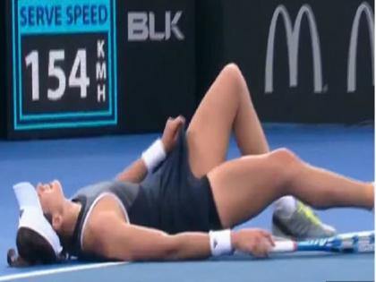 spain garbine muguruza collapsed on court mid match brisbane open video | बीच मैच में कोर्ट पर ऐसे गिरी विंबलडन चैम्पियन, ऑस्ट्रेलियन ओपन खेलने पर भी संशय spain garbine muguruza collapsed on court mid match brisbane open video | बीच मैच में कोर्ट पर ऐसे गिरी विंबलडन चैम्पियन, ऑस्ट्रेलियन ओपन खेलने पर भी संशय