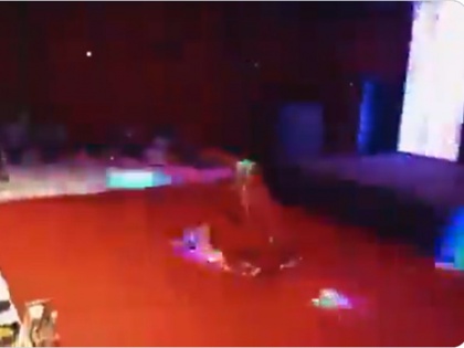 Viral Video Shows Woman Performing Mujra At Lucknow Nightclub, Excise Department Suspends License | वायरल वीडियो में लखनऊ नाइट क्लब में मुजरा करती दिखी महिला, आबकारी विभाग ने लाइसेंस निलंबित कर दिया