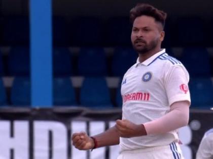 IND vs ENG, 3rd Test Live Mukesh Kumar released India squad proved expensive in second test took only one wicket Rohit Sharma BCCI third Test against England in Rajkot join Ranji Trophy team Bengal linking up with Team India in Ranchi | IND vs ENG, 3rd Test: दूसरे टेस्ट में महंगे साबित हुए थे मुकेश, केवल एक विकेट निकाले, तीसरे मैच से रोहित शर्मा ने किया बाहर!, बीसीसीआई ने किया रिलीज