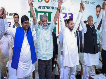 Bihar Elections: Tejashwi Yadav is being trolled for making Mukesh Sahani the deputy chief minister candidate; troubled by the opposition's attacks, Tejashwi retaliated | Bihar Chunav: मुकेश सहनी को उपमुख्यमंत्री का चेहरा बनाए जाने पर ट्रोल होने लगे हैं तेजस्वी यादव, विपक्ष के हमले से परेशान तेजस्वी ने किया पलटवार