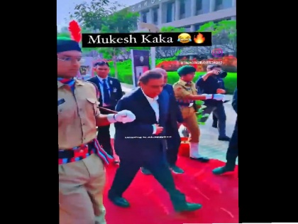 Viral Video When a person called Mukesh Ambani Kaka the billionaire gave such a reaction the viral video won the hearts of the users | Viral Video: शख्स ने मुकेश अंबानी को कहा 'काका' तो अरबपति ने दिया ऐसा रिएक्शन, वायरल वीडियो ने जीता यूजर्स का दिल
