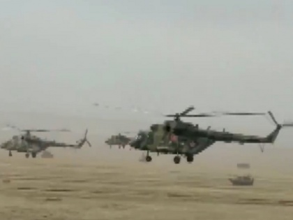 Multinational Military Exercise ‘TSENTR-2019’: India Pakistan take part along with Russia & other nations | पाकिस्तानी सैनिकों के साथ युद्धाभ्यास कर रहे भारतीय जवान, रूस में चल रहे बहुराष्ट्रीय सैन्य अभ्यास का VIDEO आया सामने