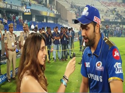 IPL 2019: Ritika Sajdeh interviewed Rohit Sharma after MI 4th IPL Title win | IPL 2019: ट्रॉफी जीतने के बाद पत्नी रितिका ने लिया रोहित शर्मा का इंटरव्यू, देखें वीडियो