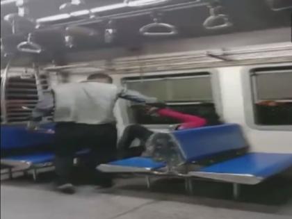 Woman Molested and Beaten Up in Mumbai Local, Guard Fails to Act | शर्मनाक: मुंबई लोकल में महिला के साथ हुई छेड़छाड़, कैमरे में कैद हुई घटना Woman Molested and Beaten Up in Mumbai Local, Guard Fails to Act | शर्मनाक: मुंबई लोकल में महिला के साथ हुई छेड़छाड़, कैमरे में कैद हुई घटना