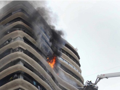 Mumbai's Crystal Tower fire 4 Dead, 21 Injured, Builder Arrested | मुंबई इमारत आग हादसे में बिल्डर की गिरफ्तारी, 4 की मौत, घायलों की संख्या हुई 21