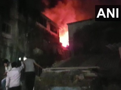 Maharashtra: Fire in two-storey building in Mumbai's Kurla area | मुंबई: कुर्ला इलाके की दो मंजिला इमारत में लगी आग