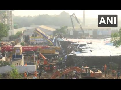 Mumbai Hoarding Collapse Case Police action in Ghatkopar accident FIR registered against the owner of the company who installed the hoarding CM announced compensation | Mumbai Hoarding Collapse Case: घाटकोपर हादसे में पुलिस का एक्शन, होर्डिंग लगवाने वाले कंपनी के मालिक पर FIR दर्ज; सीएम ने की मुआवजे की घोषणा