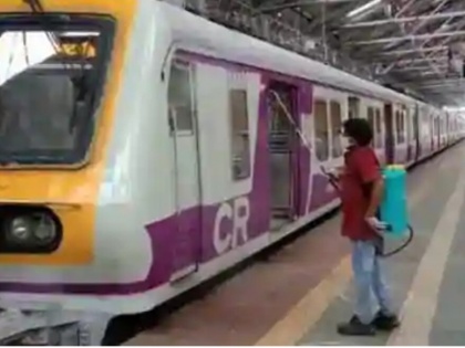 Train services restored on Mumbai Central Main Line after about 2 hours, local trains were hit due to power failure | लगभग 2 घंटे बाद मुंबई सेंट्रल मेन लाइन पर ट्रेन सेवाएं बहाल, बिजली गुल होने से लोकल ट्रेनों पर लग गया था ब्रेक